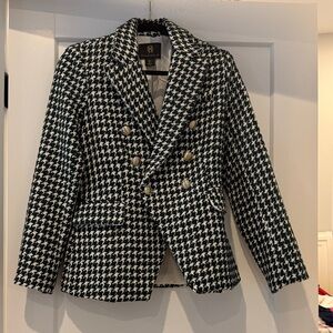 Chic Houndstooth Blazer with Gold Buttons